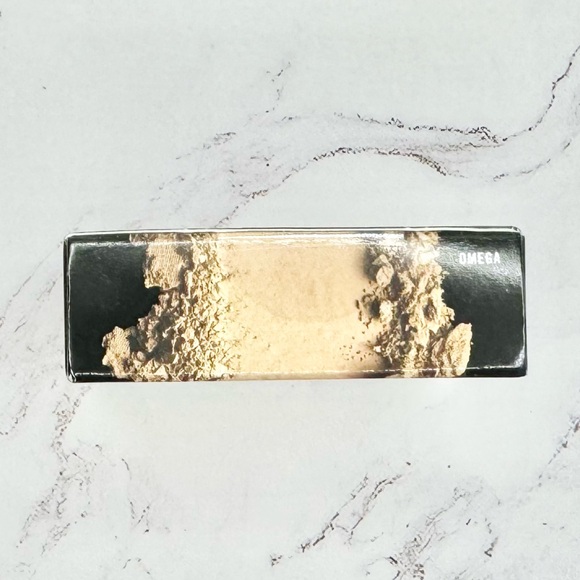 MAC COSMETICS Travel Exclusive Mega Omega Eye Shadow - Picture 5 of 6